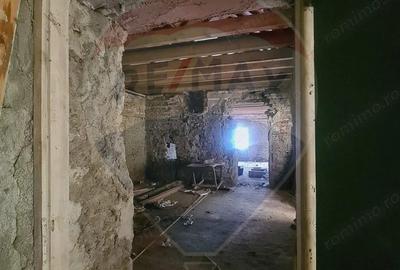 Casă cu 3 camere cu Teren 562 Mp în Central - 1