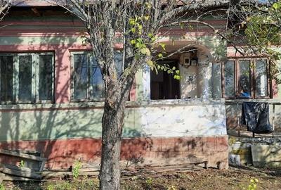 Casă cu 3 camere cu Teren 1300 Mp în Central - 2