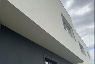 Casă cu 4 camere cu Teren 250 Mp în Central - 1