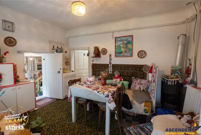 Casă cu 3 camere cu Canalizare în Central - 1