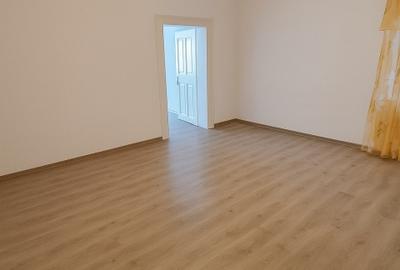 Apartament 3 camere situat in Orasul de Jos - 2