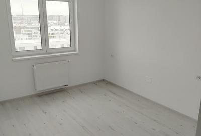 Apartament cu 3 camere decomandat în Tractorul - 3