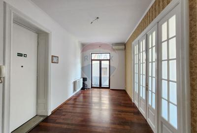 Apartament cu 5 camere decomandat în Grădina Icoanei - 2