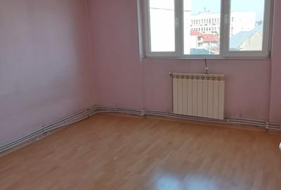 Apartament decomandat Piata Centrala - 3