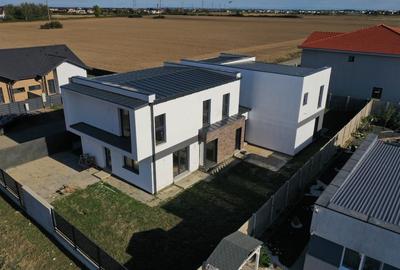 Duplex cu 5 camere cu Canalizare în Moșnița Nouă - 2
