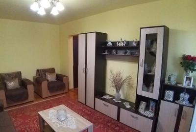 Proprietar , vând apartament 2 camere , etaj 1/4