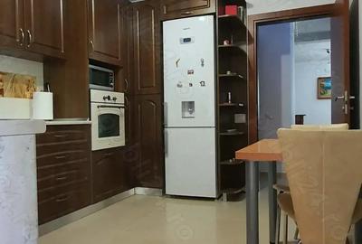 Apartament cu 3 camere decomandat în Central - 1