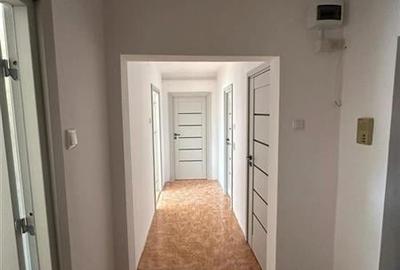 Apartament 2 camere decomandat Centrul Civic Toamnei - 3
