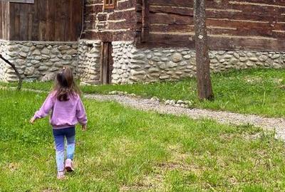 Casă cu 7 camere cu Teren 3035 Mp în Polovragi - 1