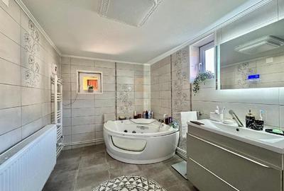 Casă cu Teren 2500 Mp în Central - 8