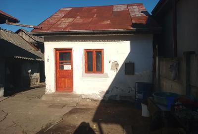 Casă cu 3 camere cu Teren 1300 Mp în Central - 2