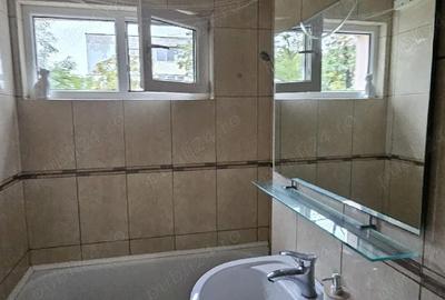 Apartament cu 3 camere semidecomandat în Central - 1