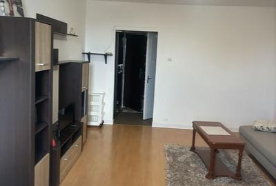 Garsonieră în Titan - 2