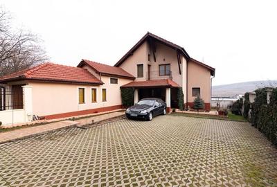 Vila formata din 4 apartamente in Cordau, zona President. - 2
