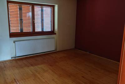 Casă individuală cu 5 camere cu Canalizare în Central - 9