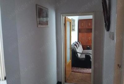 Apartament cu 3 camere decomandat în Micro 4 - 2