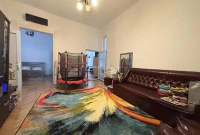Apartament cu 3 camere semidecomandat în Central