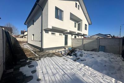 Duplex cu 4 camere cu Canalizare în Central - 4