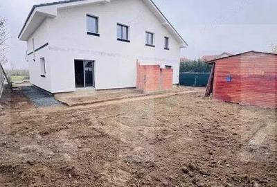 Casă cu 4 camere cu Teren 541 Mp în Central