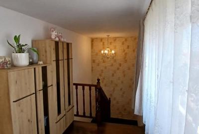 Casă cu 4 camere cu Teren 250 Mp în Central - 1