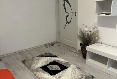 Apartament cu 2 camere semidecomandat în Casa de Cultură - 1