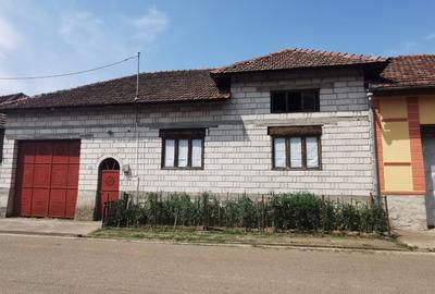 Casă cu 4 camere în Poienii de Jos - 3