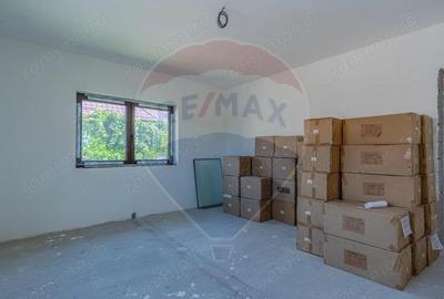 Casă cu Teren 1642 Mp în Hoghiz - 10