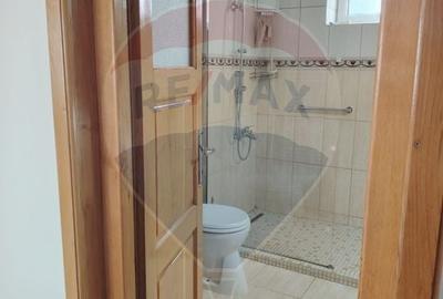 Casă / Vilă cu 8 camere de vânzare în zona Central - 14