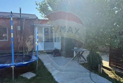 Casa 3 camere, teren 880 mp, beci, foisor, garaj, panouri solare - 2