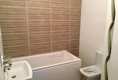 Apartament cu 3 camere decomandat în Tineretului