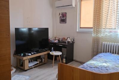 Apartament decomandat în Tei