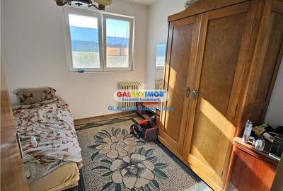 Apartament cu 4 camere semidecomandat în Titan