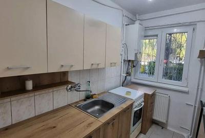Apartament cu 2 camere semidecomandat, mobilat în Girocului