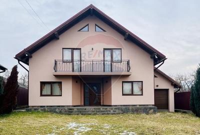 Casa / Vila cu 5 camere de vanzare