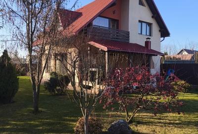 Casă cu 4 camere în Central - 1