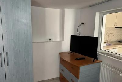Inchiriez 2 camere la curte , baie si bucatarie separate - 2