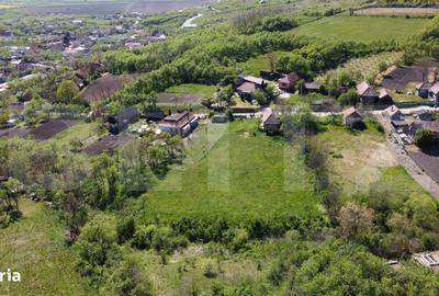 Casă cu 2 camere cu Teren 4700 Mp în Răscruci - 1