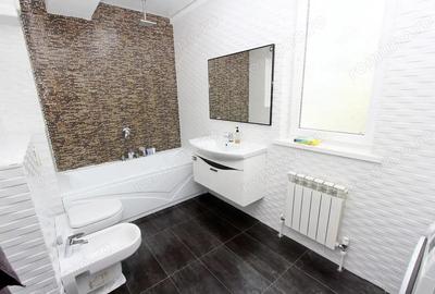 Garsonieră decomandată în Titan