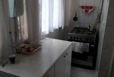 De vanzare casa  2 camere  pe str. Matei Corvin curte comuna - 3