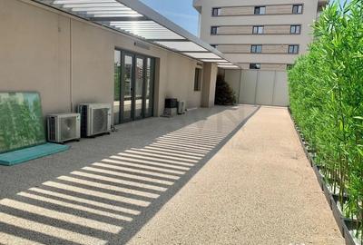 Apartament cu 4 camere decomandat în Central
