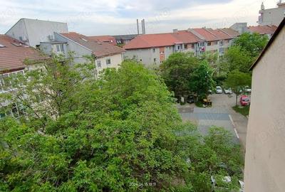 Apartament cu 3 camere în Steaua - 1