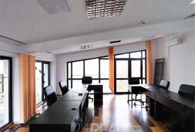 Spațiu comercial, în P-ța Victoriei - 3