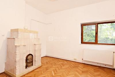 Casă individuală cu 10 camere în Central