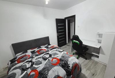 Apartament cu 3 camere decomandat în Micro 20