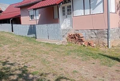Casă cu 3 camere decomandat cu Teren 60 Mp în Călățele