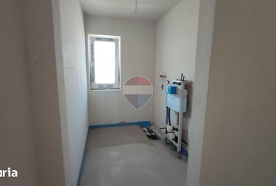 Casă cu 7 camere cu Teren 250 Mp în Florești