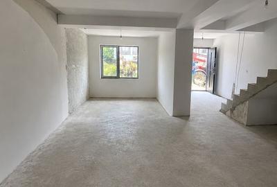 Casă cu 9 camere cu Teren 660 Mp în Domnești - 12