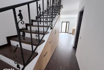 Casă cu 5 camere cu Teren 200 Mp în Central