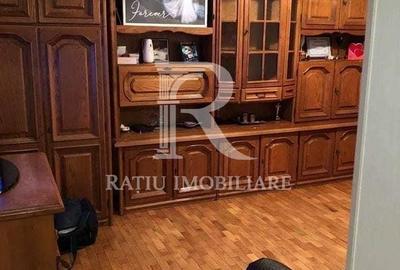 Apartament cu 3 camere decomandat, mobilat în Rogerius