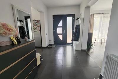 Casă cu 4 camere cu Teren 416 Mp în Florești